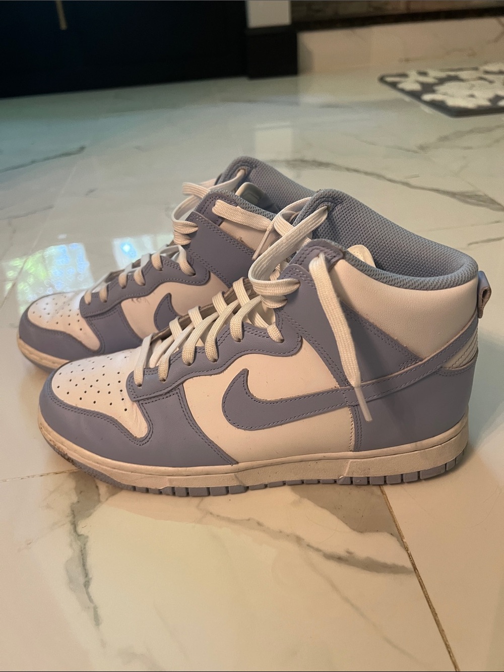 Nike Mid-Top Sneakers in White and Light Purple